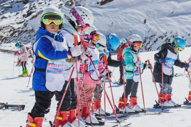 九游体育：感受冰雪魅力2024云南省冰雪运动推广普及活动金秋启动(图2)