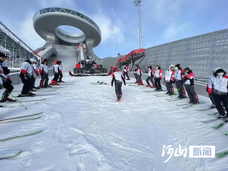 2023-2024赛季全国跳台滑雪锦标赛在“雪如意”开赛(图1)