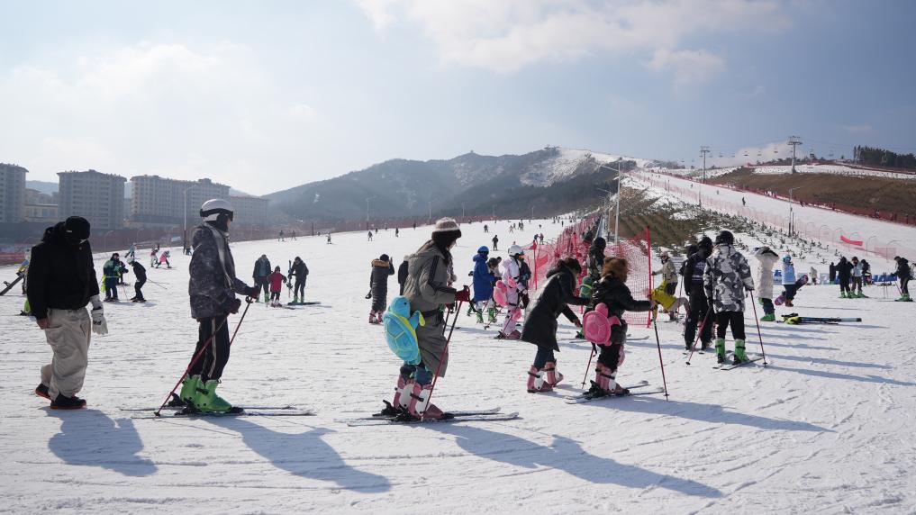 九游体育：15万亿元！冰雪经济“热”力无限(图3)