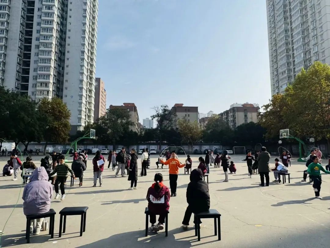 未央区枣园小学举行2024年冬季三跳运动会(图1)
