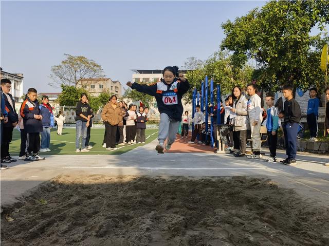 九游体育网站：安居区三家小学2024年冬季田径运动会圆满落幕(图2)