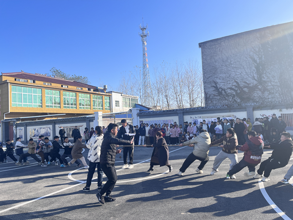 九游体育网站：固镇县谷阳中心校唐南小学2024年冬季校园运动会暨教职工运动会盛大开幕(图1)
