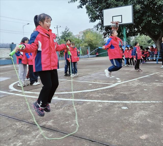 九游体育：遂宁安居区常理小学举行了2024冬季运动会(图6)