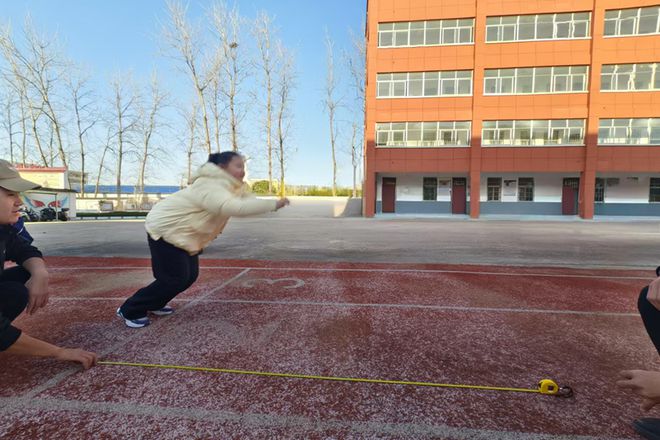 九游体育网站：跃动童年趣味无限——潢川县特殊教育学校举行2024冬季趣味运动会(图4)