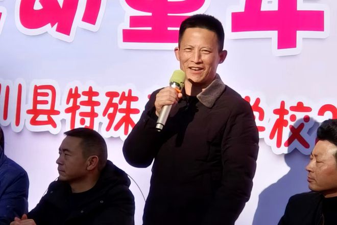 九游体育网站：跃动童年趣味无限——潢川县特殊教育学校举行2024冬季趣味运动会(图2)