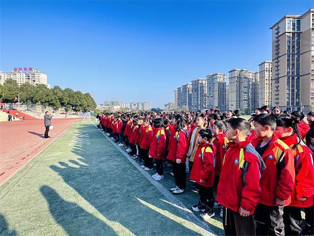 九游体育网站：武冈市迎春亭东方红小学举行“2024年冬季田径运动会”(图1)