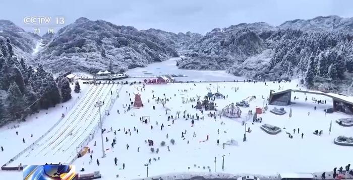 冰雪经济“热”起来滑雪装备产销两旺！这个冬天你滑雪了吗？(图3)