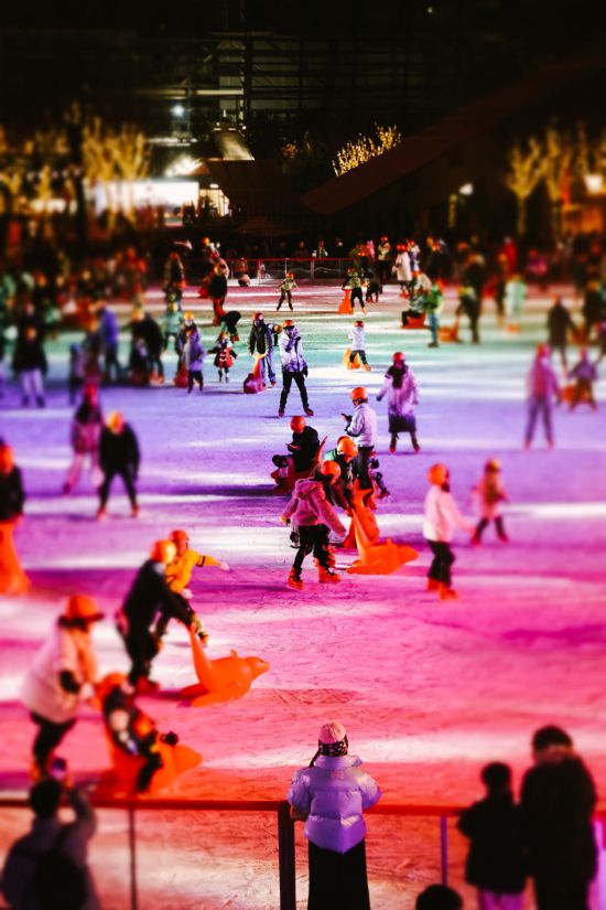九游体育网站：冰上运动火热、冰雪旅游“拼图”就位上海变身冰雪消费“热地”(图1)