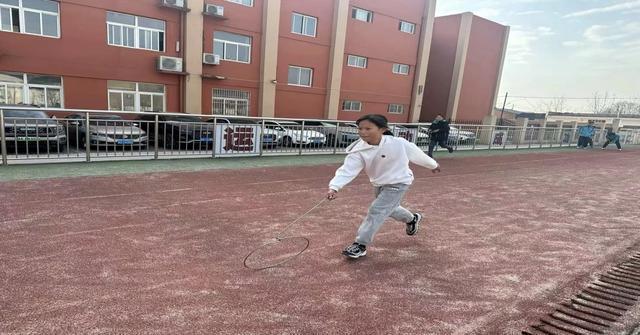 灞桥区江尹小学举行2024年冬季趣味运动会(图3)