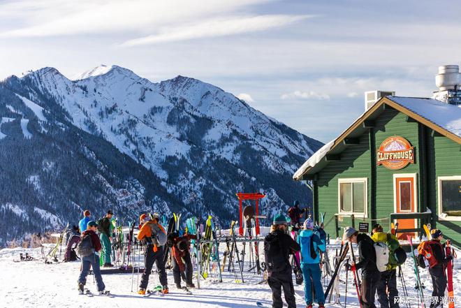 美国阿斯本雪堆山滑雪村202425雪季精彩活动等你来参加！(图1)