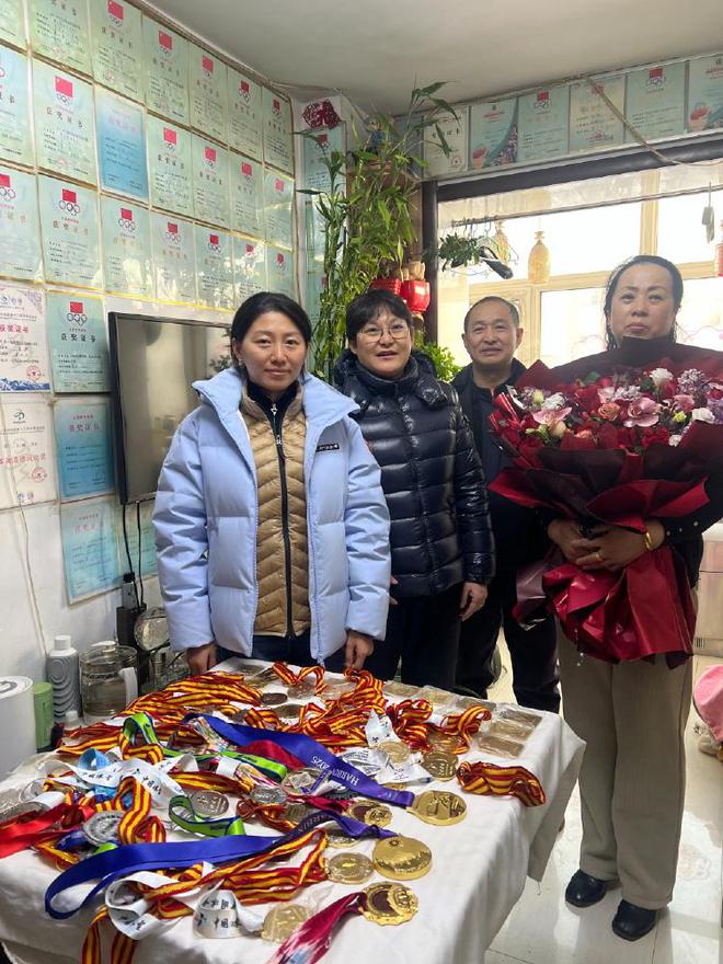 九游体育：重庆双金闪耀亚冬会下一个王强如何“破冰”而出？(图2)