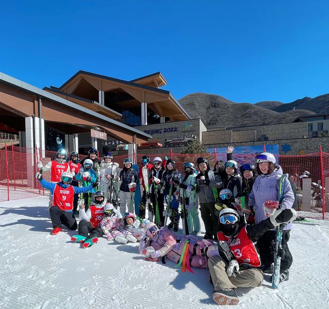九游体育网站：第12届奥地利冬季运动高峰论坛滑雪比赛圆满收官(图3)