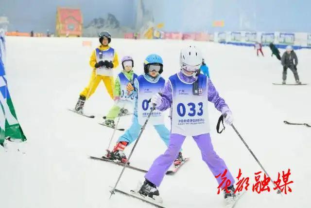 九游体育：新质赋能花都样本③广州热雪奇迹：东南亚滑雪行业标杆！(图2)