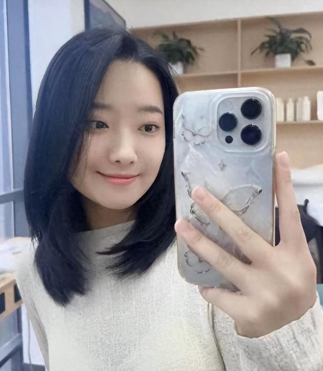 九游体育：三亚女孩被蛇咬风波最近情况！蛇咬或被否定男友却被网友骂害人(图1)