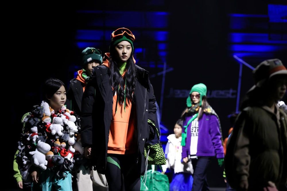 第33届“真维斯杯”总决赛在京举行代言人王一博2024秋冬系列全新发布(图2)