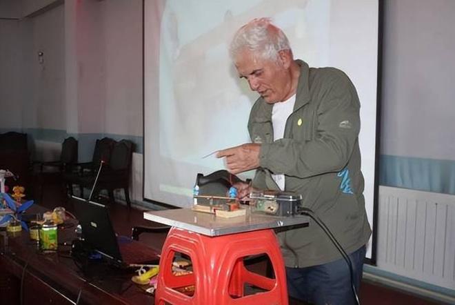 九游体育网站：美国弃婴被北京夫妻收养成为我国著名地质学家很讨厌被叫老外(图3)