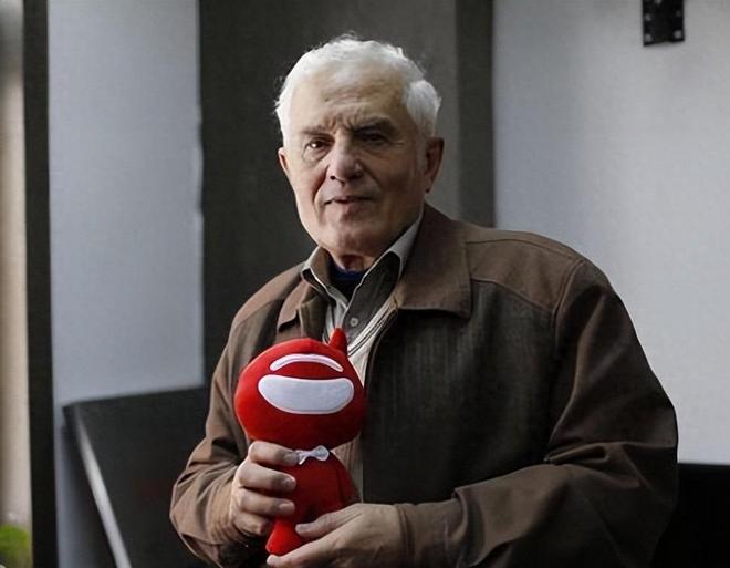 九游体育网站：美国弃婴被北京夫妻收养成为我国著名地质学家很讨厌被叫老外(图1)