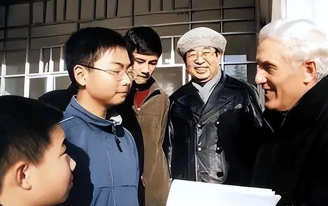 九游体育网站：美国弃婴被北京夫妻收养成为我国著名地质学家很讨厌被叫老外(图22)