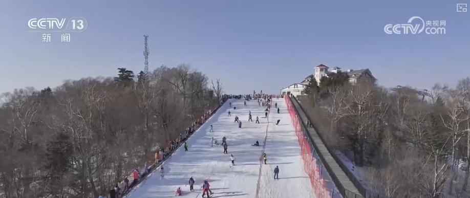 創新業態釋放“冬雪夏涼”資源優勢新活力“高端賽事+大眾活動”添彩花樣冰雪(图1)
