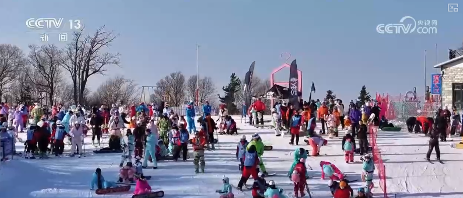 創新業態釋放“冬雪夏涼”資源優勢新活力“高端賽事+大眾活動”添彩花樣冰雪(图2)