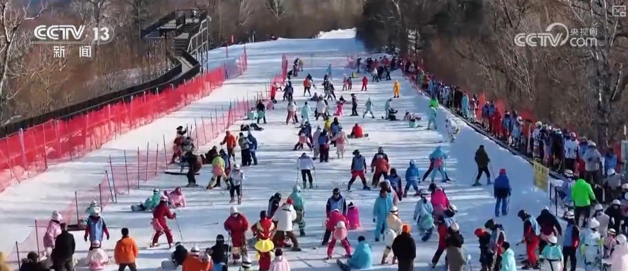 創新業態釋放“冬雪夏涼”資源優勢新活力“高端賽事+大眾活動”添彩花樣冰雪(图3)