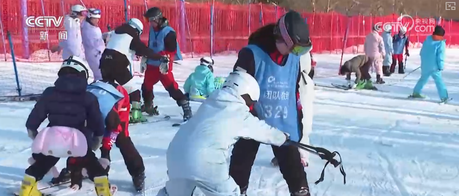 創新業態釋放“冬雪夏涼”資源優勢新活力“高端賽事+大眾活動”添彩花樣冰雪(图4)