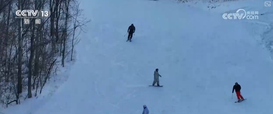 創新業態釋放“冬雪夏涼”資源優勢新活力“高端賽事+大眾活動”添彩花樣冰雪(图5)