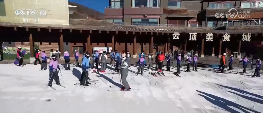 創新業態釋放“冬雪夏涼”資源優勢新活力“高端賽事+大眾活動”添彩花樣冰雪(图18)