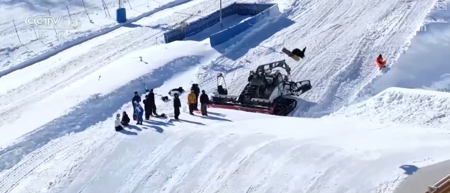 創新業態釋放“冬雪夏涼”資源優勢新活力“高端賽事+大眾活動”添彩花樣冰雪(图20)