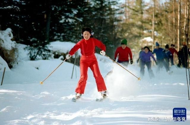 时光相册丨新雪季开启！影像见证中国滑雪“华丽转身”(图6)