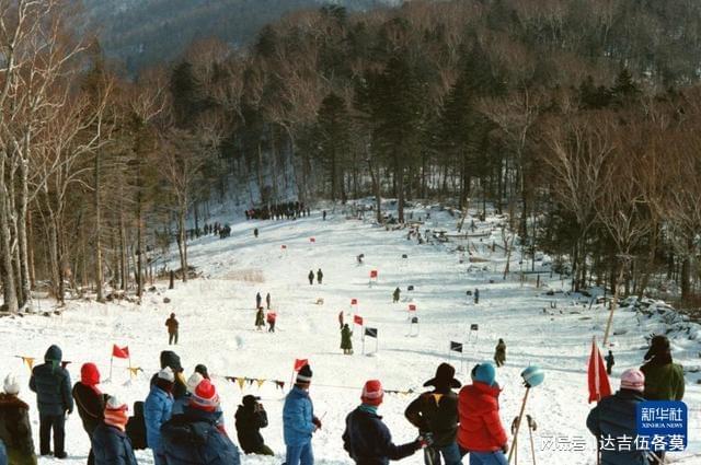 时光相册丨新雪季开启！影像见证中国滑雪“华丽转身”(图7)