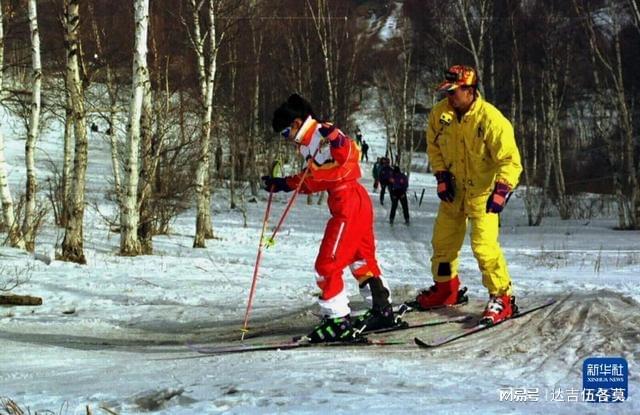 时光相册丨新雪季开启！影像见证中国滑雪“华丽转身”(图8)