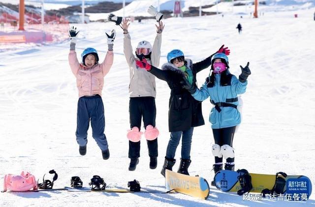 时光相册丨新雪季开启！影像见证中国滑雪“华丽转身”(图26)