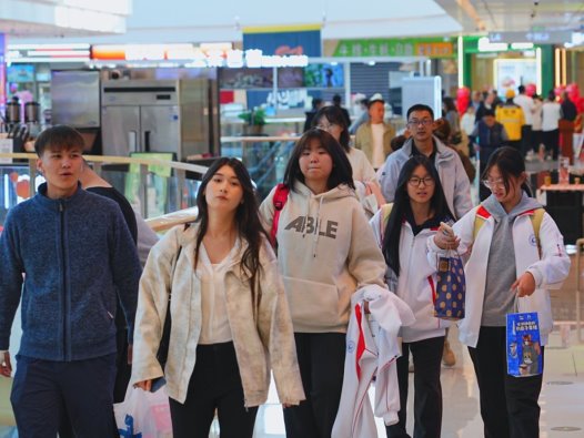 乌鲁木齐米东吾悦会员盛典启幕:年终狂欢聚惠潮玩活动嗨翻冬日(图4)