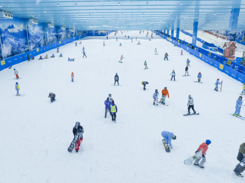 中国蓝观察丨让“家门口”也能玩雪！“缺雪”的浙江发力冰雪经济(图3)