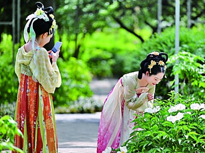 九游体育：年轻人为何爱上租赁(图2)