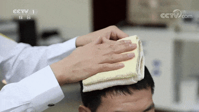 “踩人滑雪”骨折脚转了270°！新雪季“开板”安全滑→(图4)