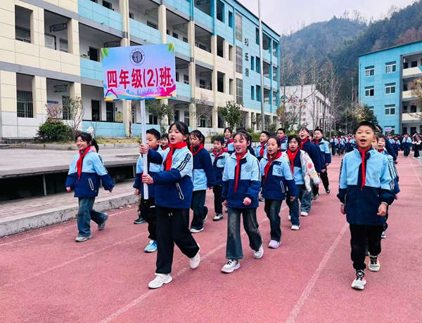 潜山市水吼中心小学2025年冬季趣味运动会圆满举行(图1)