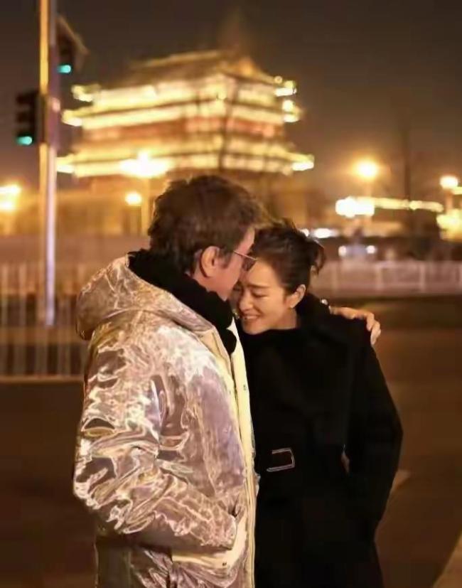 北京暴雪刷屏！59岁巩俐雪地甜恋出圈众明星花式解锁冬日浪漫故宫雪景引游客热潮(图7)