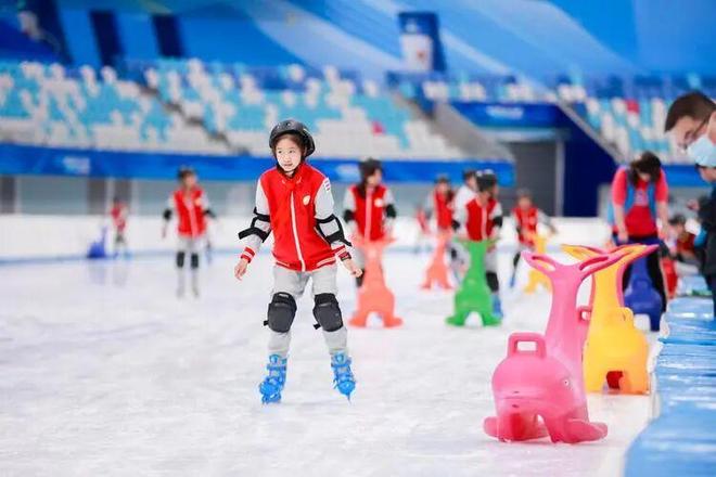 哈尔滨一个冰雪季接待游客9千万人次西安的冰雪经济发展如何?(图7)