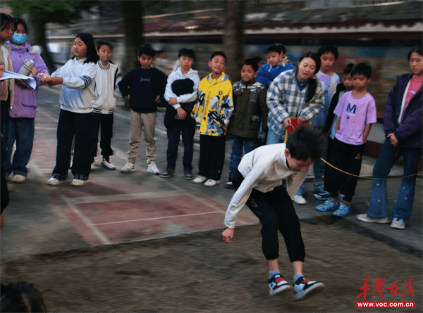 冬日逐光运动启航临武县汾市镇中心小学2025年冬季运动会圆满举行(图1)