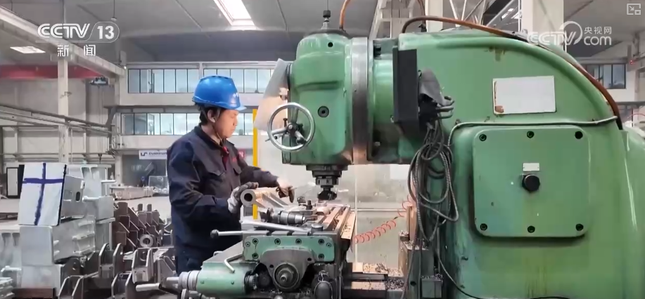 “航天材料+节能设计”助力冰雪装备破冰突围加速“滑”出超万亿元大市场(图1)