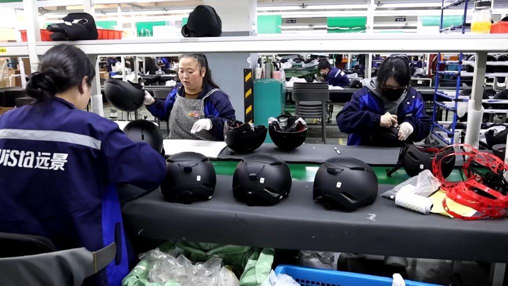 九游体育网站：新华视点丨冰雪经济“冷资源”激发产业发展“热活力”(图3)