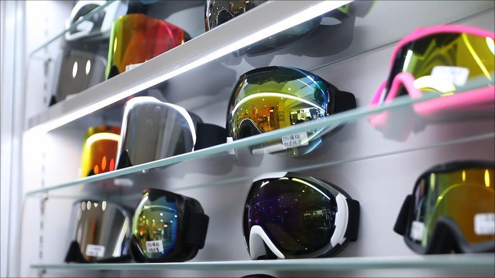 九游体育网站：新华视点丨冰雪经济“冷资源”激发产业发展“热活力”(图4)