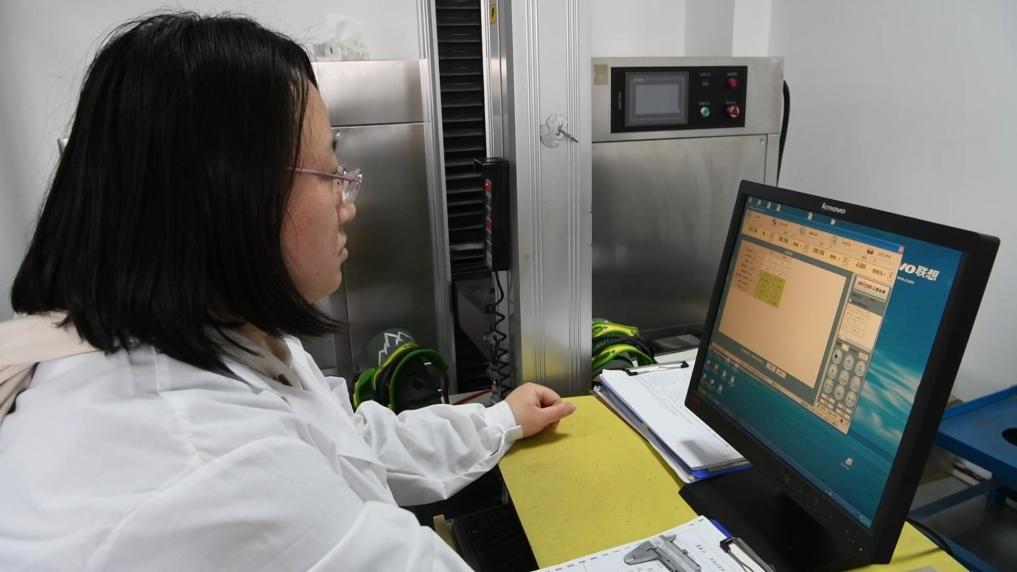 九游体育网站：新华视点丨冰雪经济“冷资源”激发产业发展“热活力”(图11)