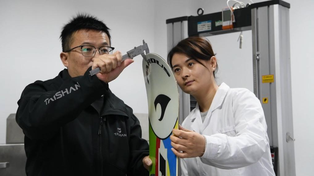 九游体育网站：新华视点丨冰雪经济“冷资源”激发产业发展“热活力”(图12)