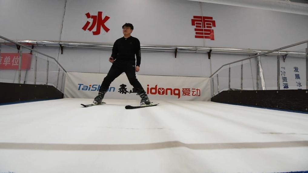 九游体育网站：新华视点丨冰雪经济“冷资源”激发产业发展“热活力”(图13)