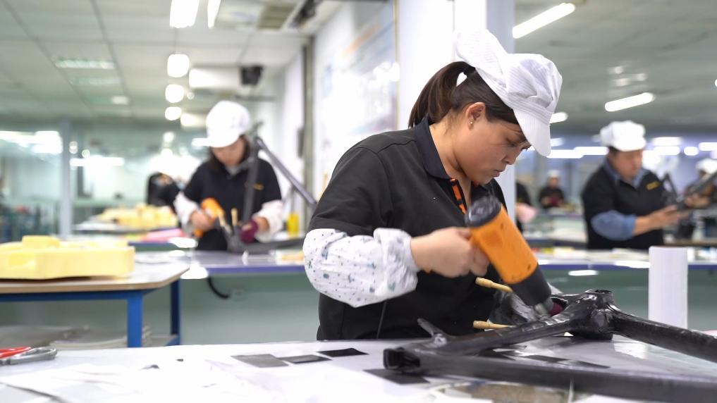 九游体育网站：新华视点丨冰雪经济“冷资源”激发产业发展“热活力”(图15)