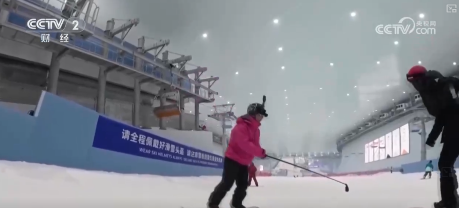 九游体育:“摄影师加鸡腿”!走近“大神”看滑雪摄影师火爆出圈背后……(图7)