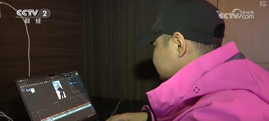 九游体育:“摄影师加鸡腿”!走近“大神”看滑雪摄影师火爆出圈背后……(图9)